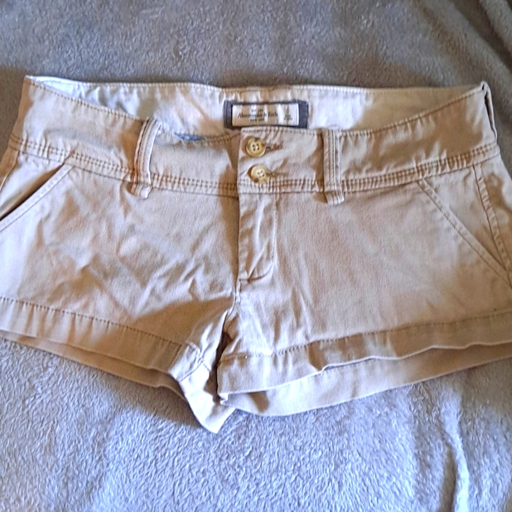 Abercrombie and Fitch khaki low-rise perfect stretch shorts size 0 25